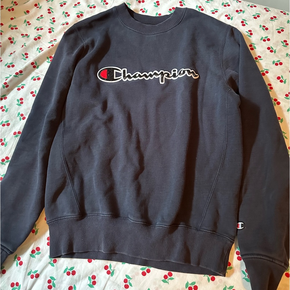 Men’s Champion dark navy blue crewneck sweater size medium